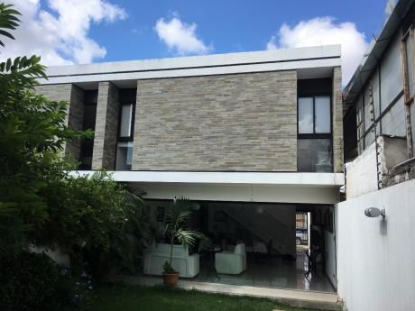 Casa En Zona Parque Los Mangales Av.beni/4o Anillo