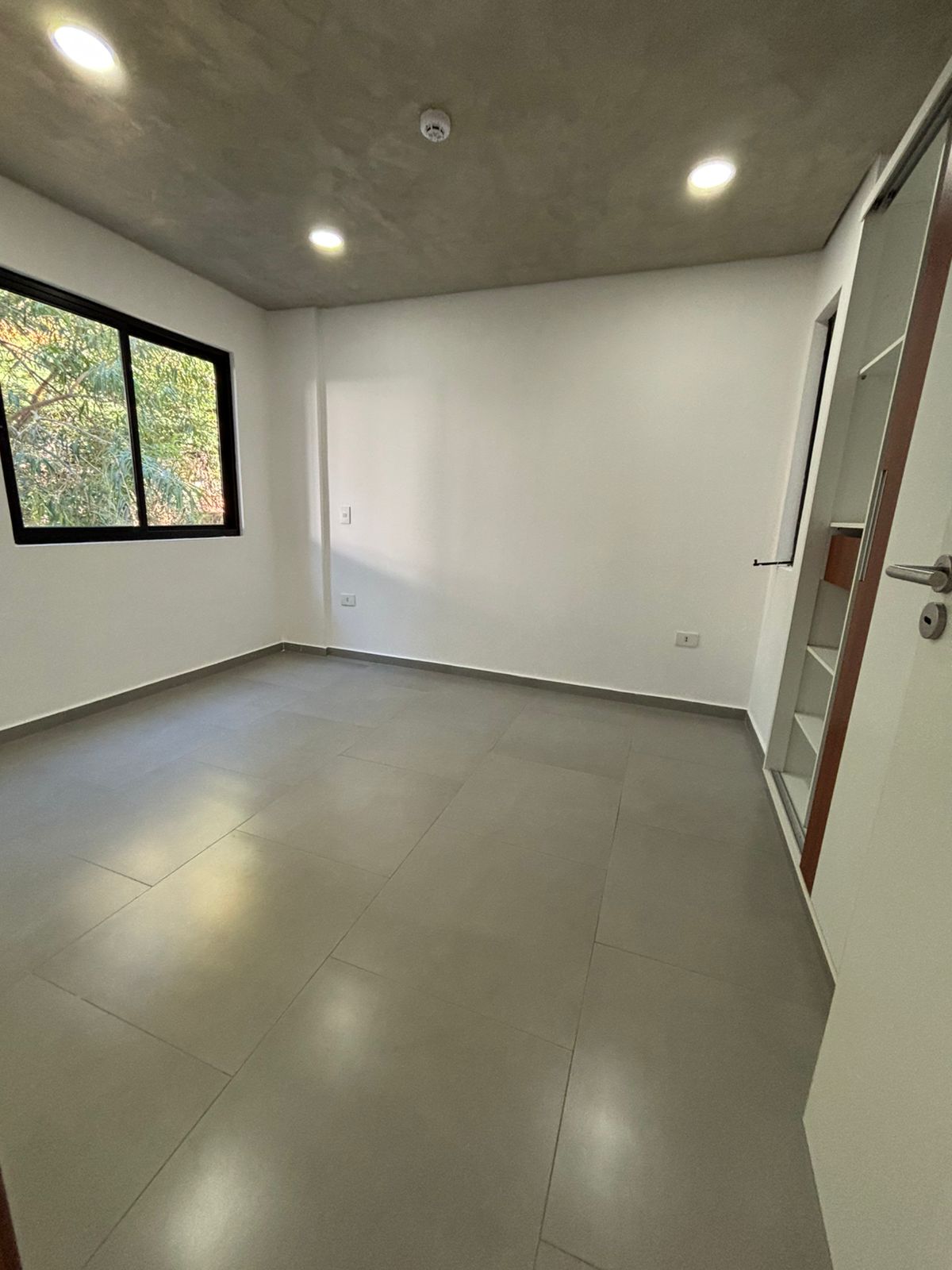 ALQUILO DEPARTAMENTO DE 2 HABITACIONES EN LAMBARÉ — foto 2