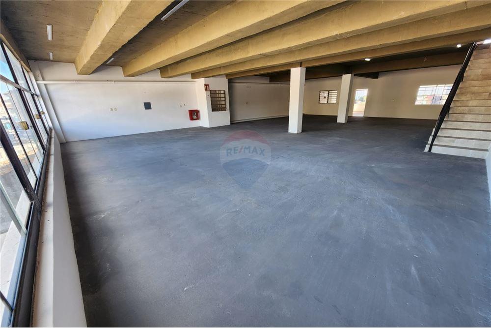 ALQUILO AMPLIO EDIFICIO COMERCIAL EN EL MERCADO 4 — foto 2