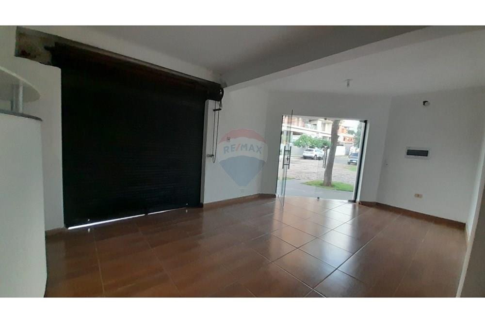 ALQUILO SALON COMERCIAL BARRIO LAS LOMAS A PASOS DEL SHOPPING DEL SOL — foto 3