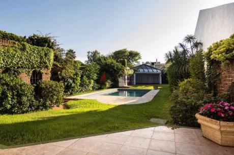 Excelente Residencia Con Renta, Media Cuadra De La Rambla