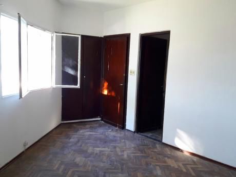 Próximo A Antel Arena, Sin Gastos Comunes Tipo Casita!