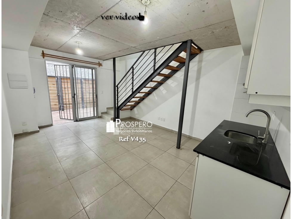 v435/3 alquiler duplex 1 dorm Tres cruces c/patio casi a estrenar