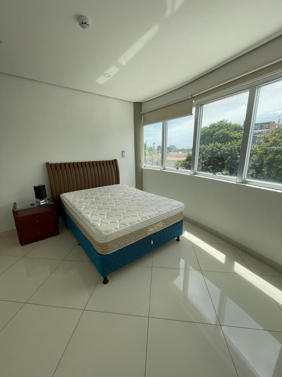 VILLAMORRA, EN ALQUILER, DEPARTAMENTO AMOBLADO DE 2 DORMITORIOS, CON COCHERA — foto 2