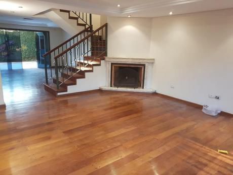 Casa Tipo Duplex En Asuncion. Villa Aurelia. Zona Identificaciones