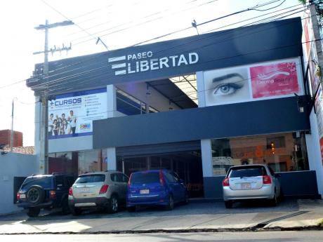 Salones Comerciales En Excelente Zona!