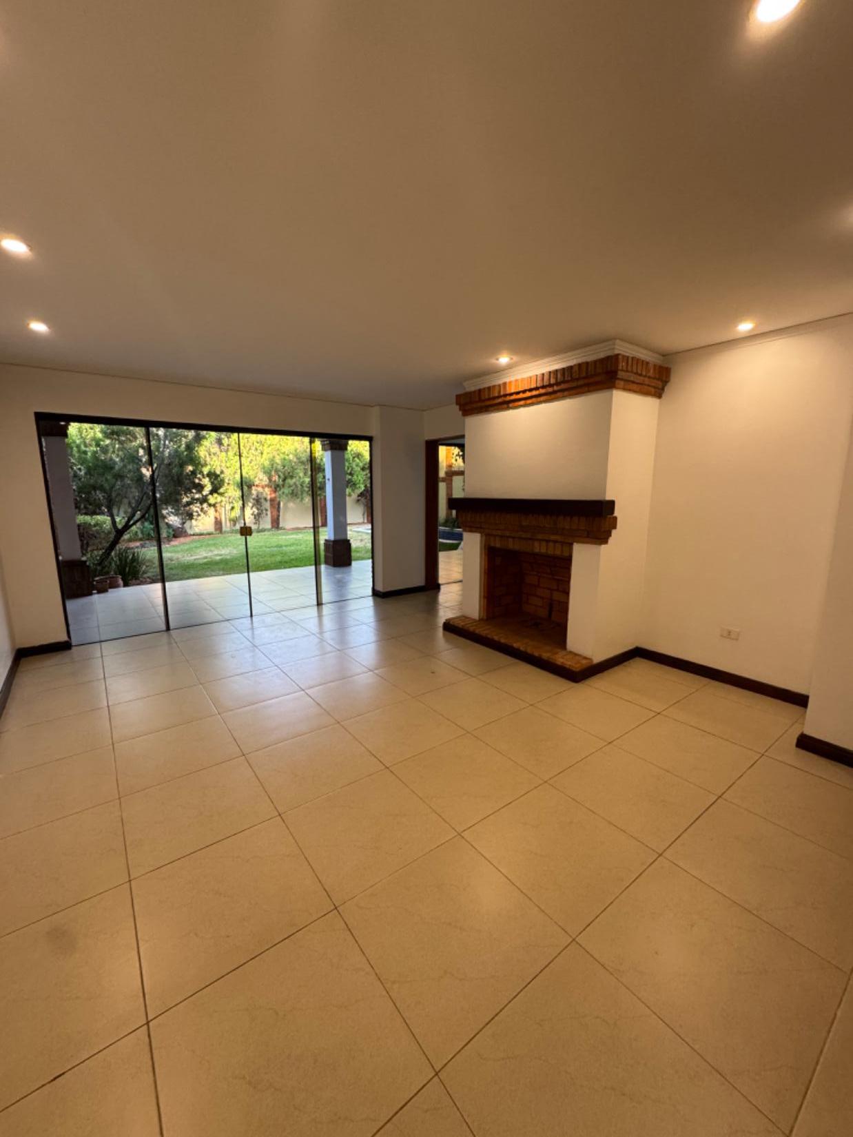 Alquilo hermosa casa en excelente zona — foto 2
