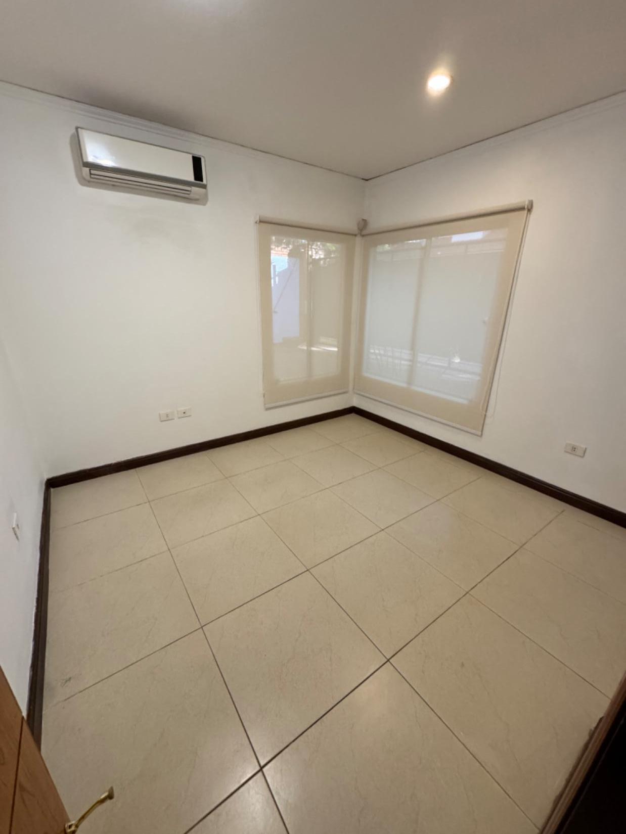 Alquilo hermosa casa en excelente zona — foto 3