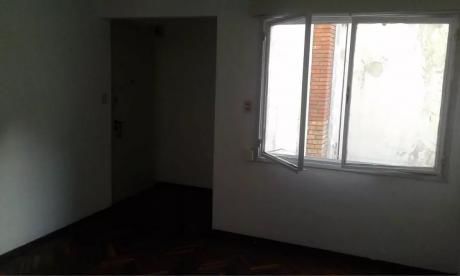 Dormitorios Con Balcon!! A 2 Cuadras De La Rambla!!!