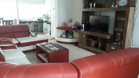 En Anticrético Casa Independiente Av. Melchor Pinto Entre 1er Y 2do Anillo