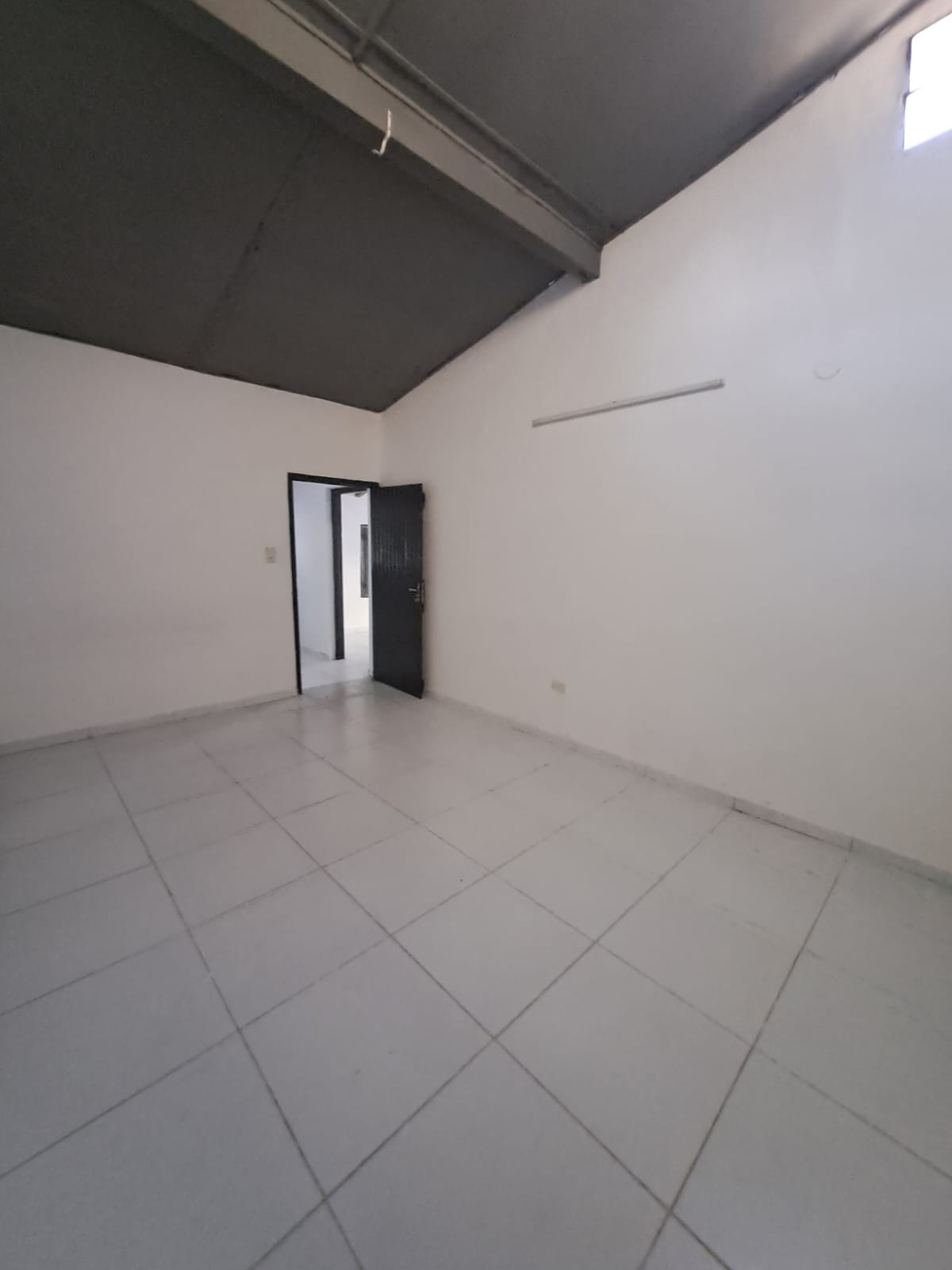 ALQUILO CASA p/ OF C PATIO EN BARRIO STA MARÍA – LA BOMBA STA TERESA — foto 2
