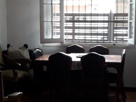 Casa En Venta En Pocitos, 3 Dormitorios, Excelente Estado