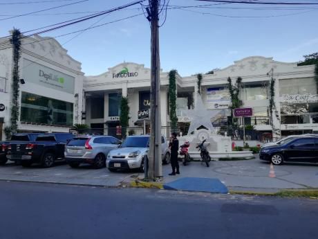 Alquilo 5 Salones Comerciales En Paseo Lillo
