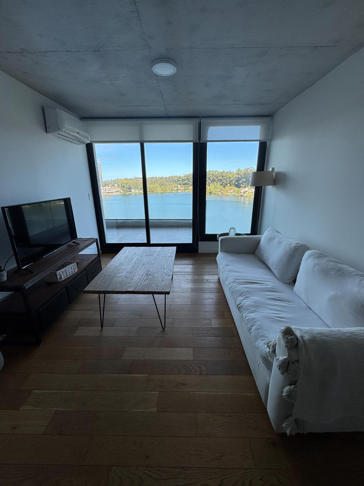 Alquiler Apartamento Amueblado 2 Dormitorios 2 Baños Lago Mayor · Foto 1