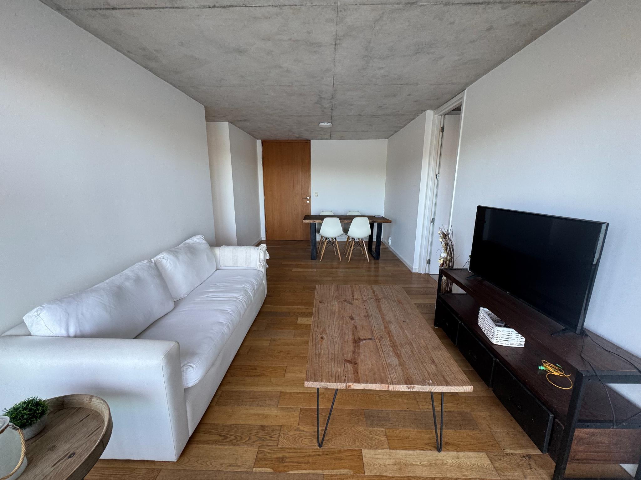 Alquiler Apartamento Amueblado 2 Dormitorios 2 Baños Lago Mayor · Foto 3