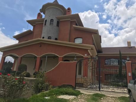 En Venta Casa Hermosa Amplia Y Cómoda Casa Zona Achumani Calle 32