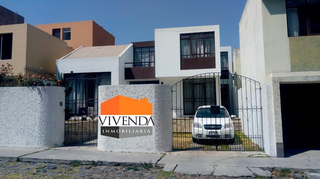 Casa en venta en José Luis Bustamante y Rivero