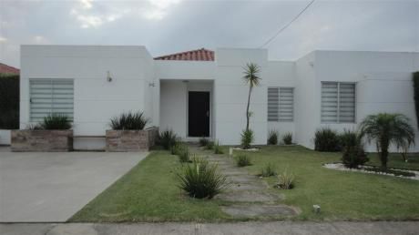 Casa En Venta En Condominio Santa Cruz De La Colina, Urubó