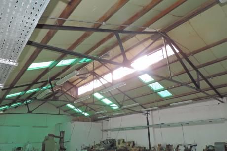 Vendo Local Industrial De 1200 M2 Construidos A Metros De Agraciada