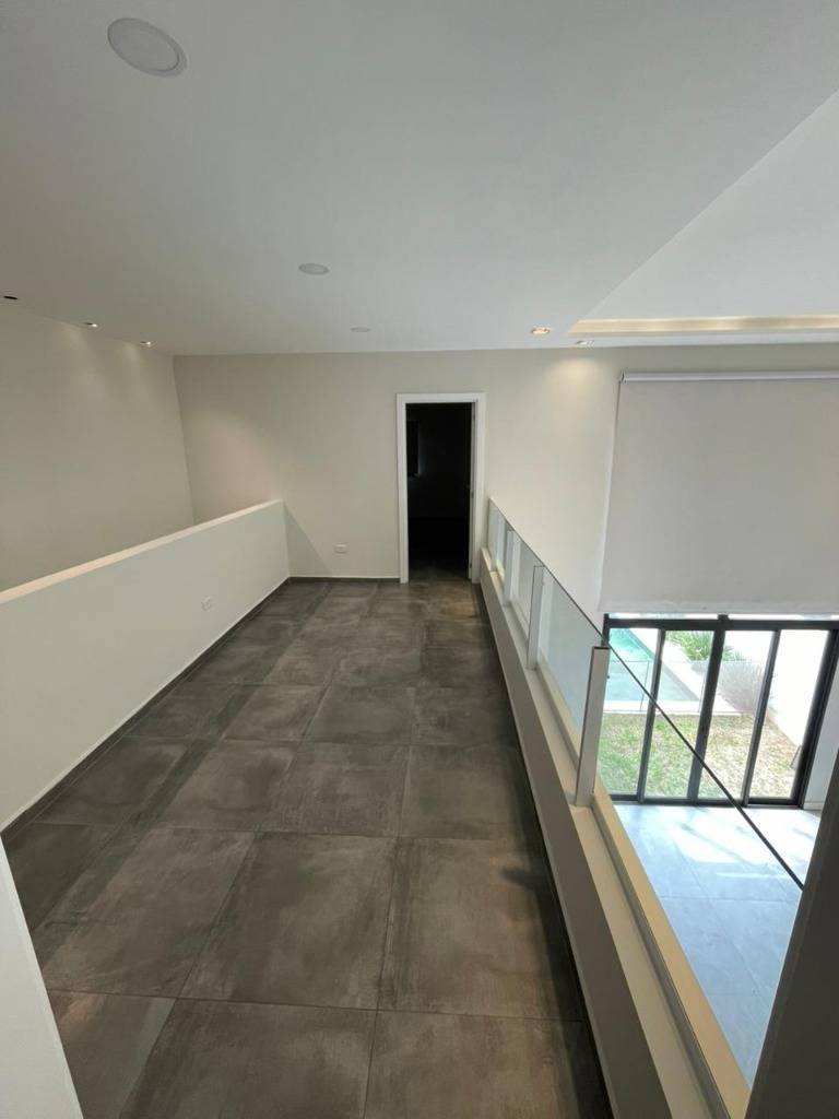 En Alquiler Casa Dúplex de lujo en Jardín de Oro- Luque — foto 2