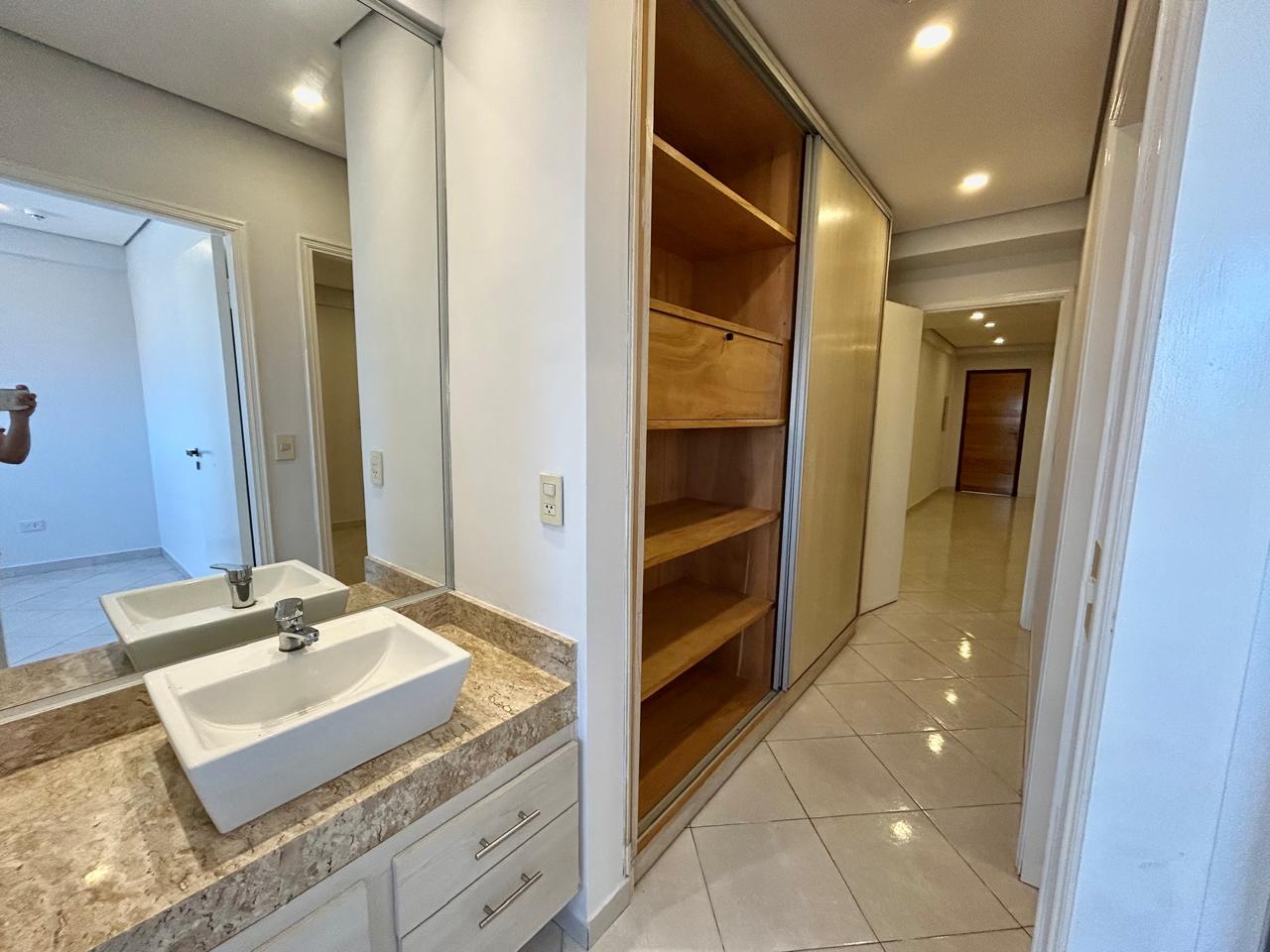 Departamento en alquiler de 2 habitaciones en Centro de Luque. — foto 2