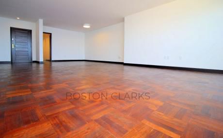 Apartamento En Alquiler: 3 Dormitorios + Servicio, 2 Garage En Pocitos Nuevo.