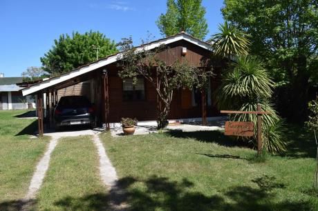 Casa En Venta De 3 Dormitorios Y Doble Cochera En Parque De Solymar