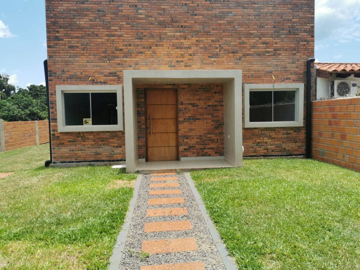 Alquilo Casa a Estrenar en Luque — foto 2