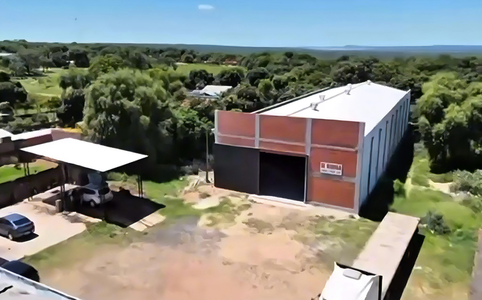 EMBOSCADA SOBRE RUTA DEPÓSITO DE 675 M2 CON VARIAS COCHERAS, OFICINA Y BAÑO — foto 2