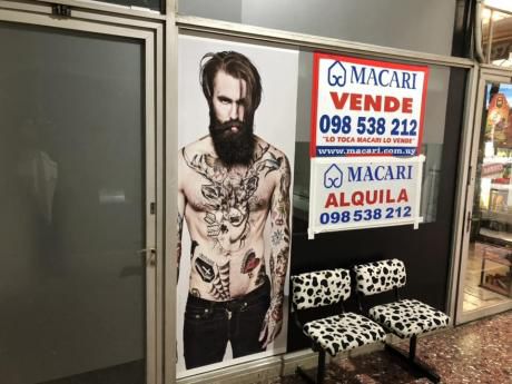 Vázquez Esq Avenida 18 De Julio Galería
