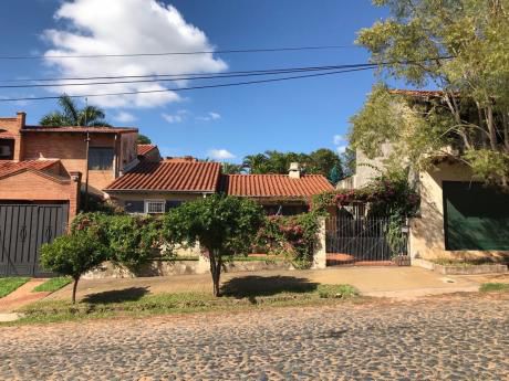 Vendo Casa En Barrio Las Carmelitas.