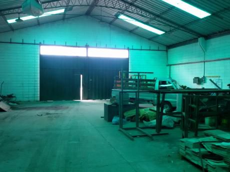 Galpón 400 M2 En Terreno De 900 Mts Malvín Norte