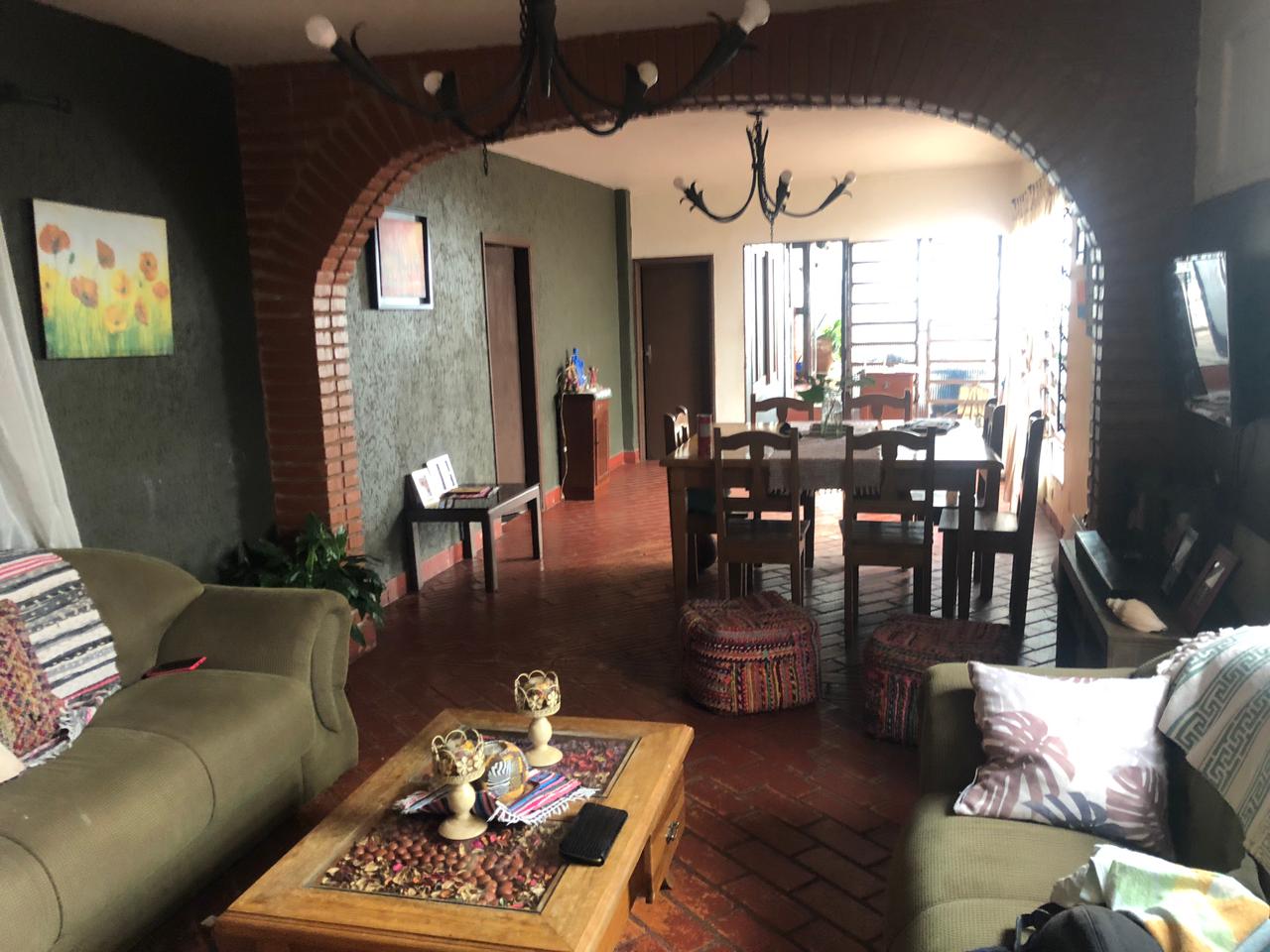 VENDO CASA SOBRE LA AVDA TUYUTI. CNEL. OVIEDO. — foto 2