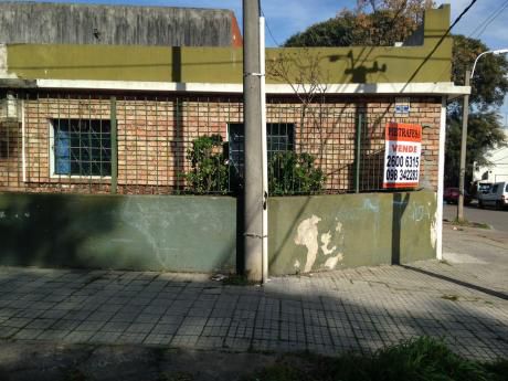 Casa Esquina En Muy Buena Zona