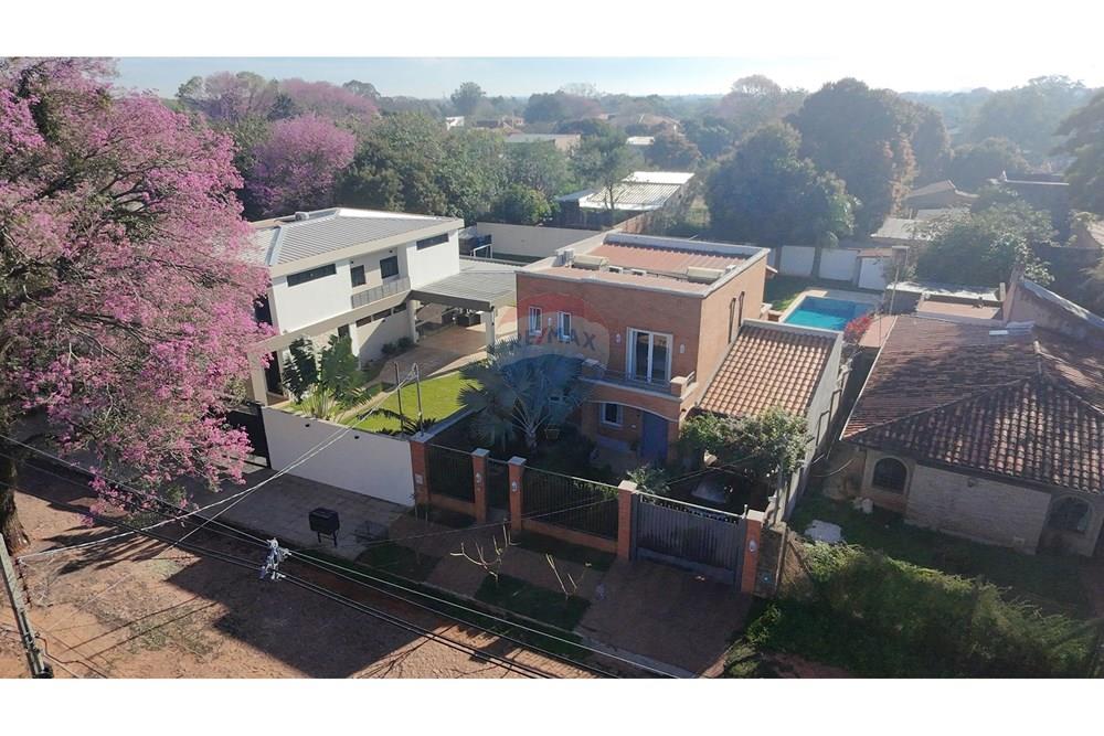 EN VENTA EXCLUSIVA CASA EN LAGUNA GRANDE, SAN LORENZO — foto 3