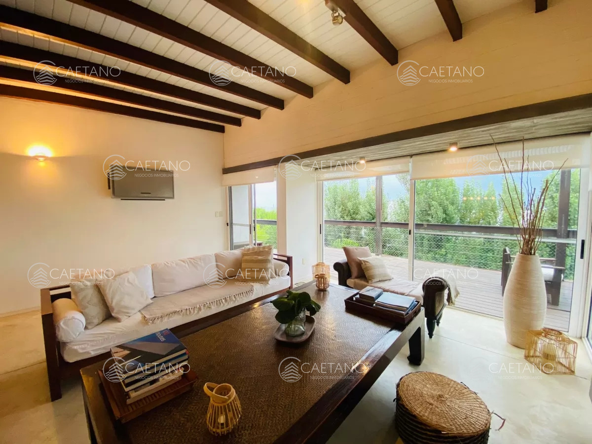 Casa en venta en Punta Piedras