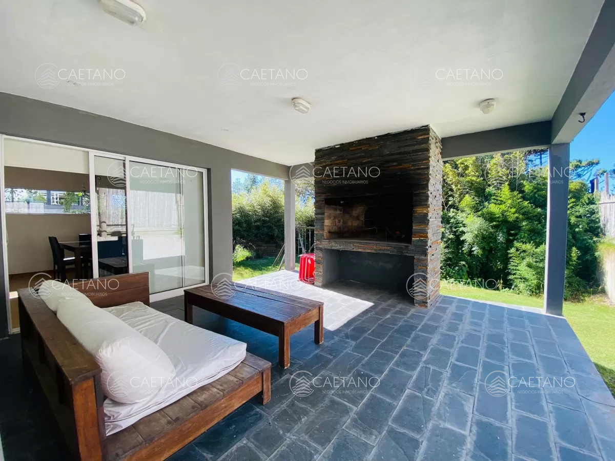 Casa en alquiler en Punta Piedras