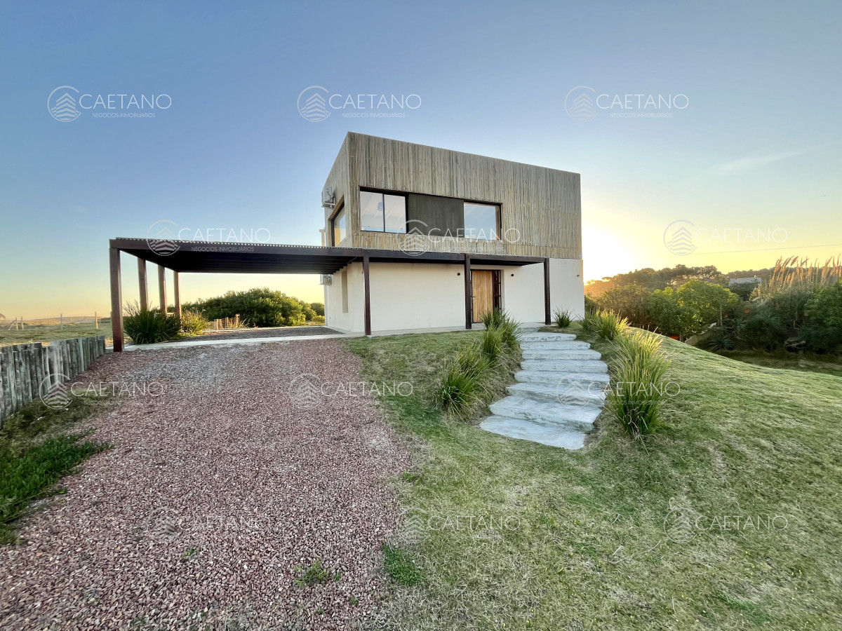 Venta casa frente al mar con piscina