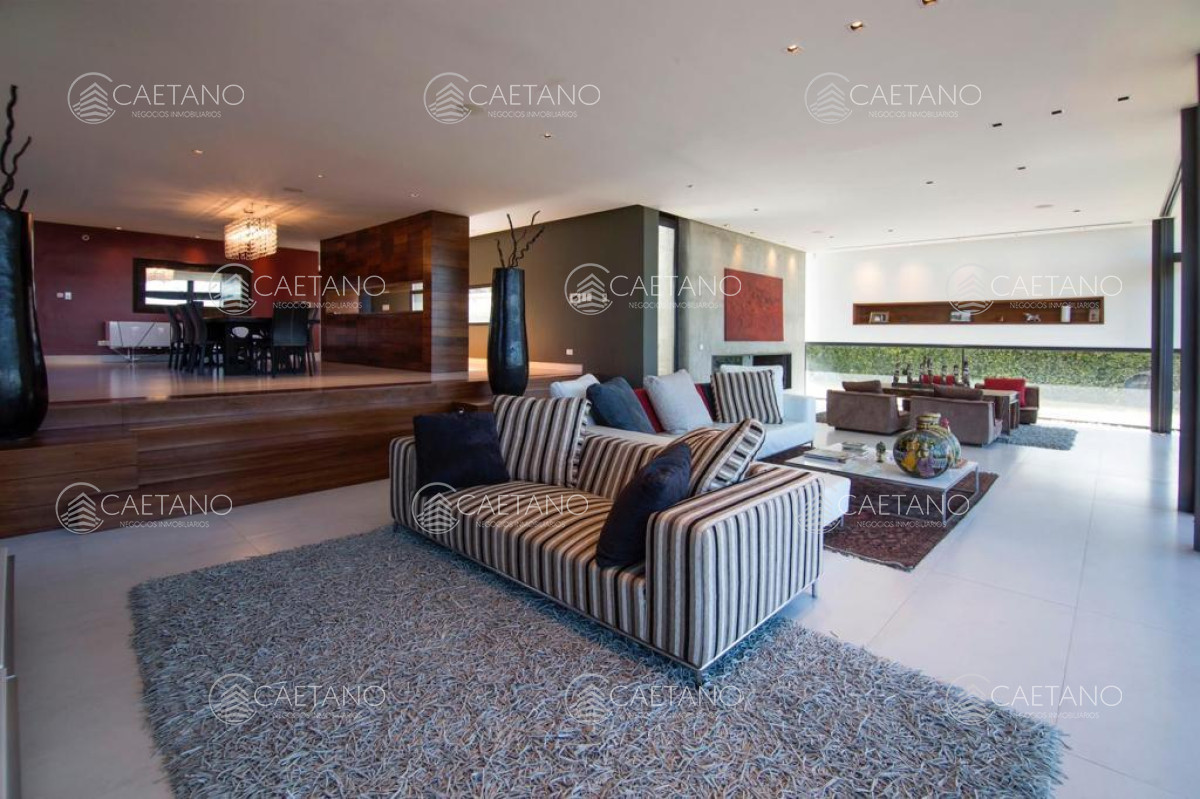 Deslumbrante casa en primera linea!