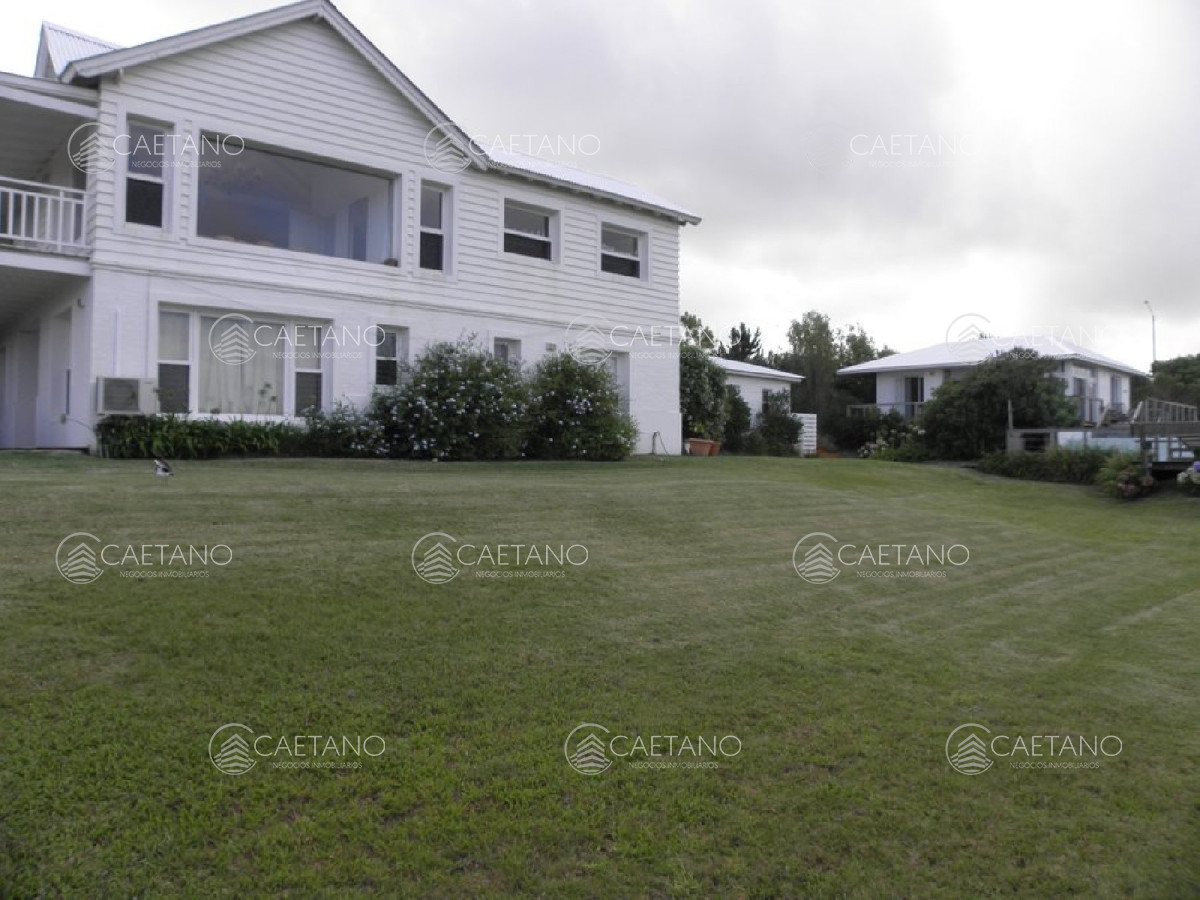 Photo 5 of 32