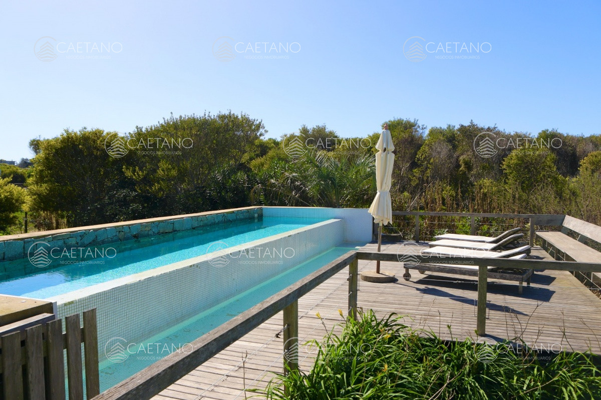 Casa en venta en Punta Piedras