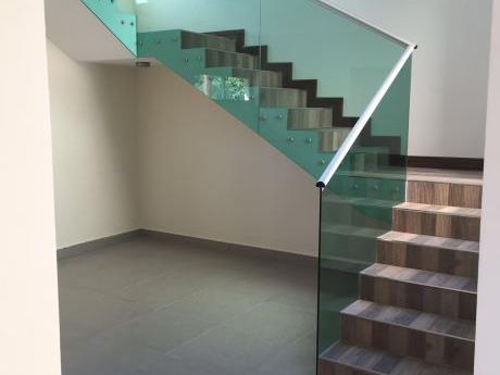 Vendo Lujoso Triplex A Estrenar En B° Ykua Sati (z/ Colegio Goethe)