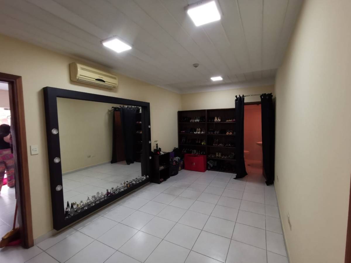 Local Comercial 80 m² sobre Denis Roa — foto 3
