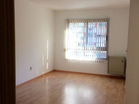 Apartamento De 1 Dormitorio En Tres Cruces