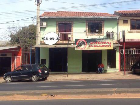 Sobre Acceso Sur Departamento Con Salones Comerciales.