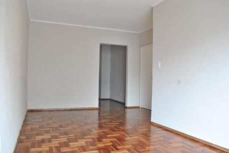 Apartamento De Dos Dormitorios - Bajos Gastos Comunes!