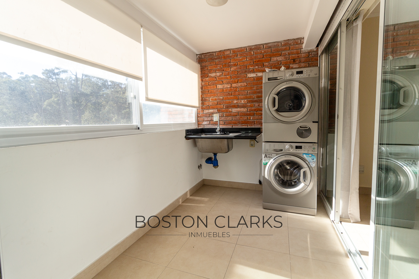 Apartamento En Alquiler De Tres Dormitorios Con Terraza Y Parrillero En Carrasco · Foto 8
