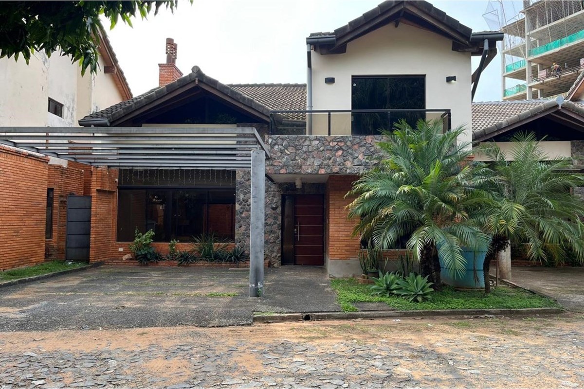 Casa en alquiler en Fernando de la Mora
