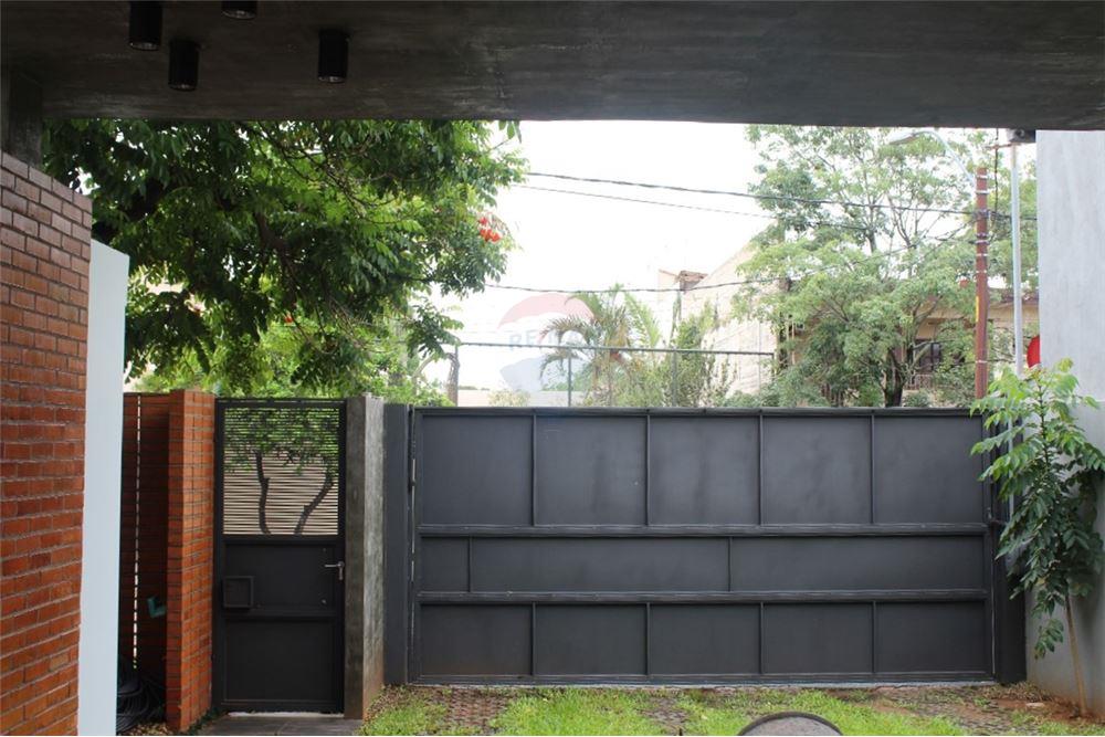 VIVIENDA de 4 DORMITORIOS en UN SOLO NIVEL - VENDO — foto 2