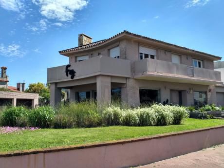 Ideal Fines Comerciales. Frente Al Mar